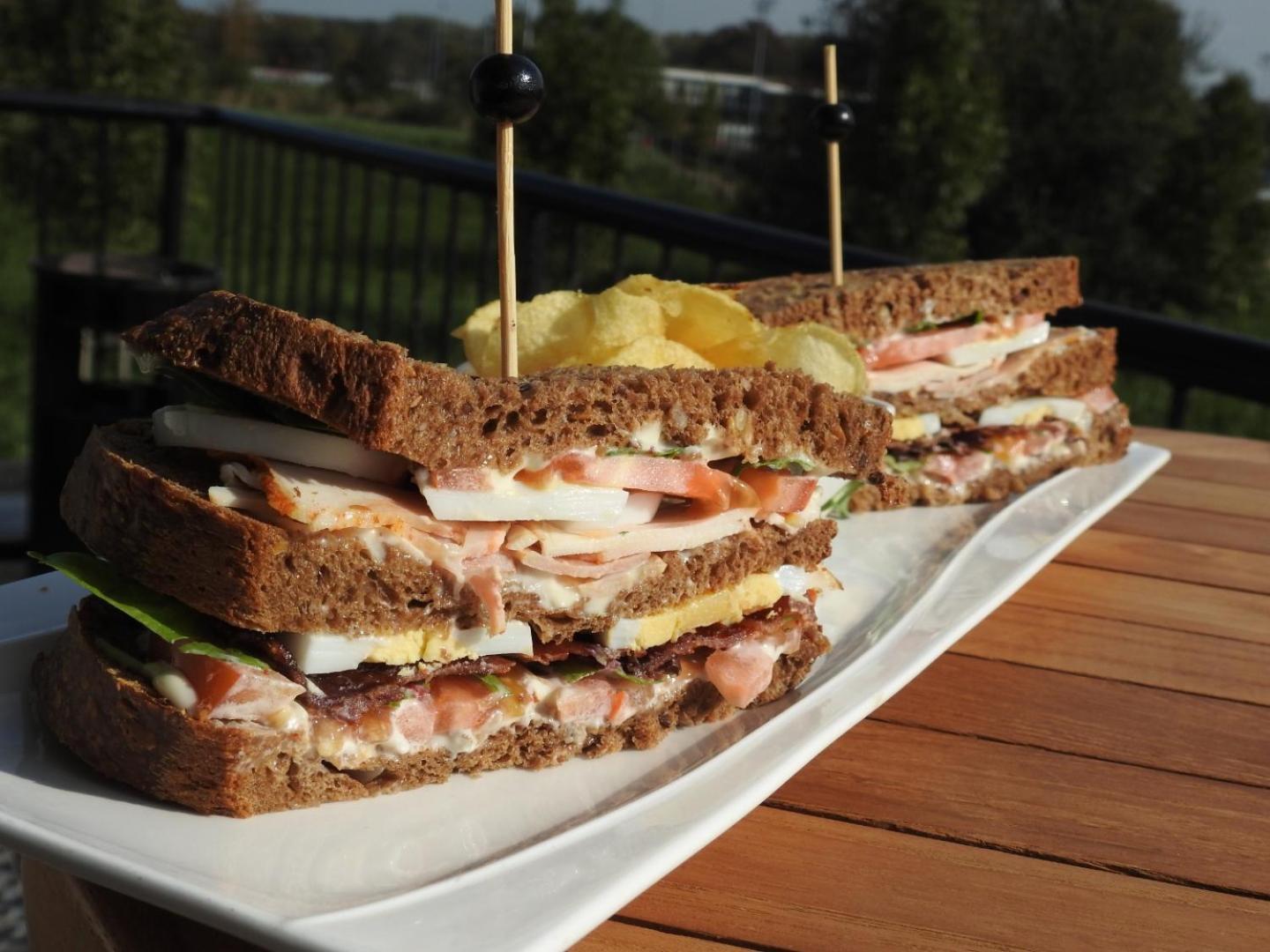 Cafe Brasserie Het Heerenhuis Het Kalf Luaran gambar