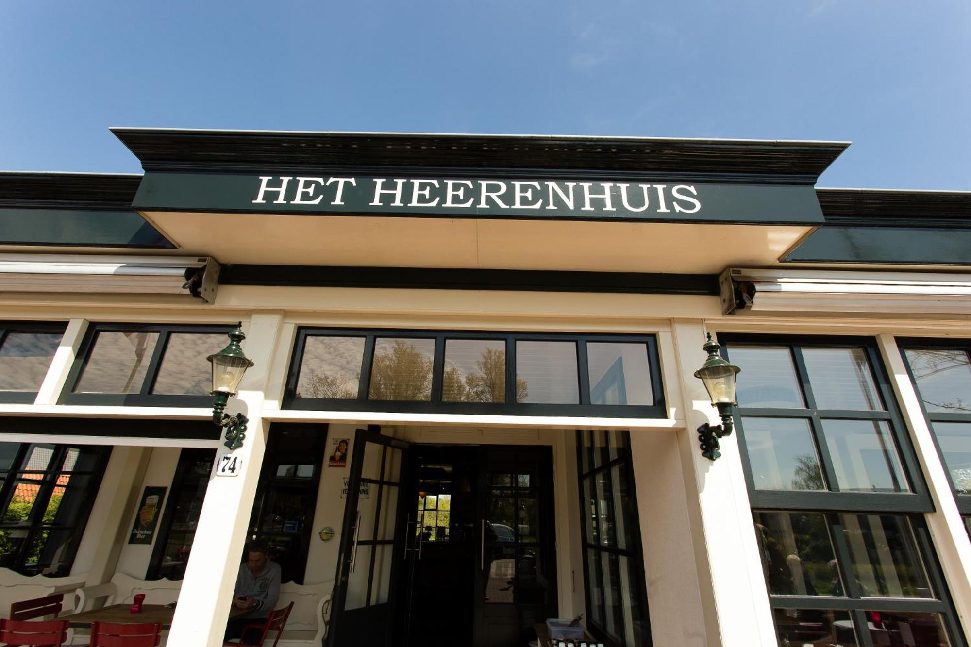 Cafe Brasserie Het Heerenhuis Het Kalf Luaran gambar