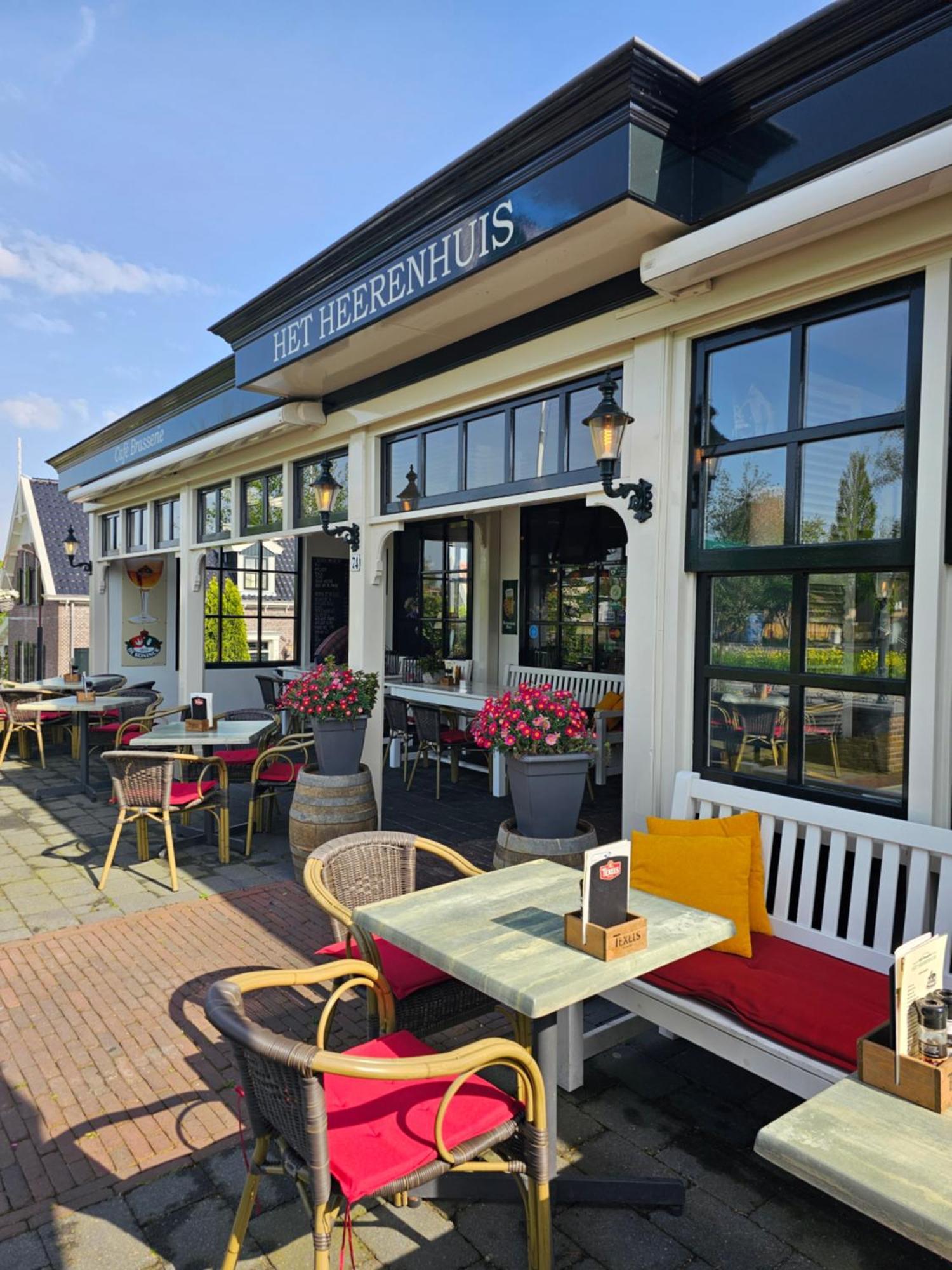 Cafe Brasserie Het Heerenhuis Het Kalf Luaran gambar