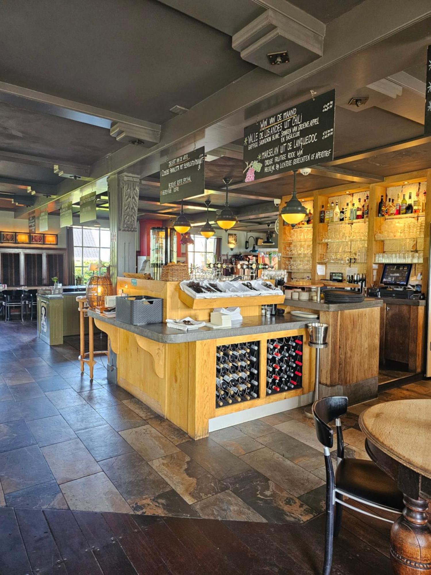 Cafe Brasserie Het Heerenhuis Het Kalf Luaran gambar