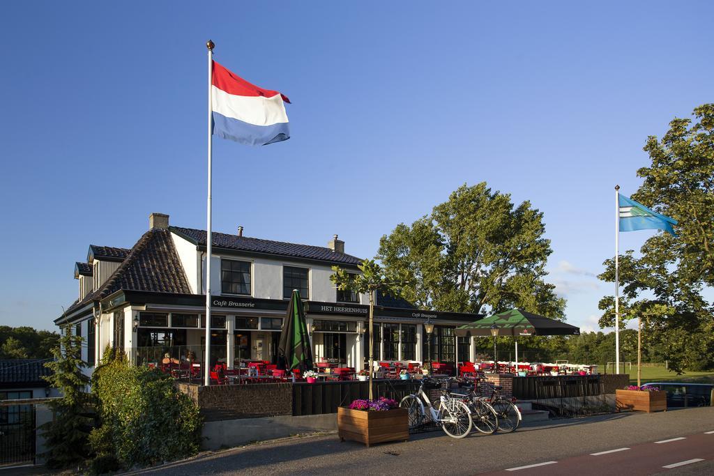 Cafe Brasserie Het Heerenhuis Het Kalf Luaran gambar