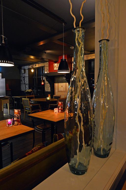 Cafe Brasserie Het Heerenhuis Het Kalf Bilik gambar