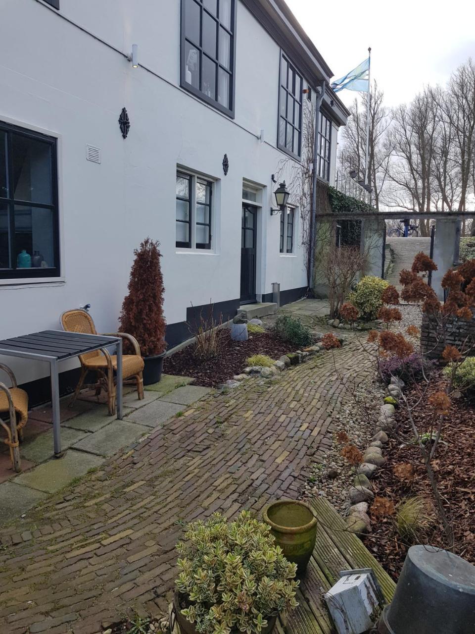 Cafe Brasserie Het Heerenhuis Het Kalf Luaran gambar