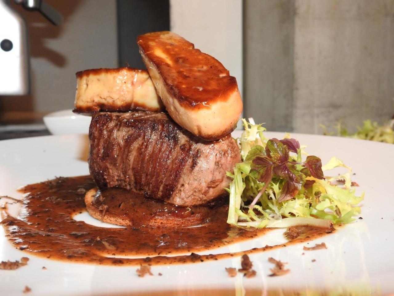 Cafe Brasserie Het Heerenhuis Het Kalf Luaran gambar